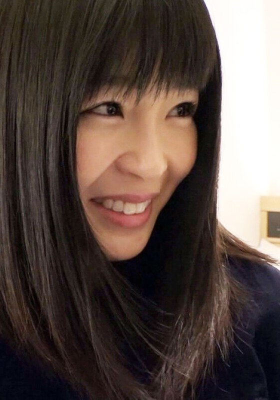 【無料フル】年に数度のセックスじゃ我慢できない黒髪清楚奥様。電マの振動がヤリマン最強属性にレベルアップ。挿入ではガッチリ脚ホールドでオトコをキープ！｜h_1724a100b00001